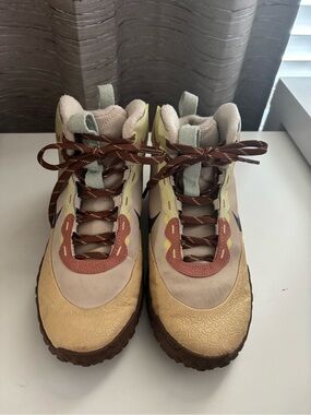 Kids Nike Sneakers/Boot